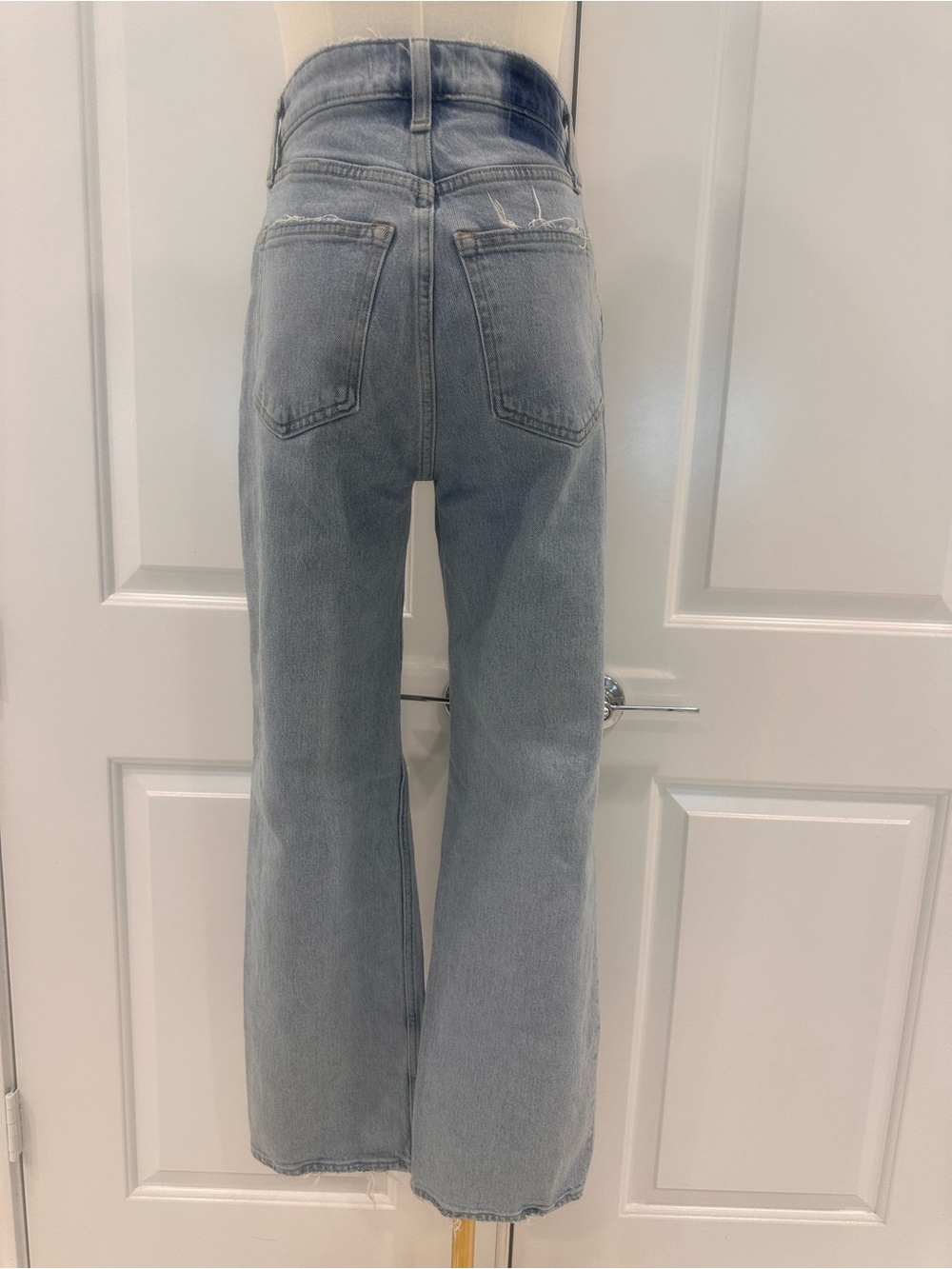 Abercrombie & Fitch Light Blue ‘The 90s Relaxed Jean, High-Rise, Curvy Love’ - Picture 4 of 9